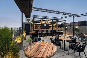 Mangata Beachfront Hotel