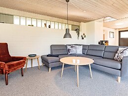 6 Person Holiday Home in Veslos