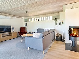 6 Person Holiday Home in Veslos