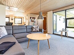 6 Person Holiday Home in Veslos
