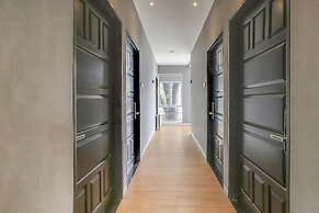 Collection O Cihampelas Near Ciwalk Formerly Regia Cihampelas