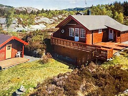 6 Person Holiday Home in Korssund