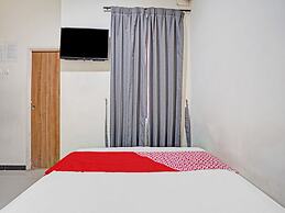 OYO Flagship  90789 Genteng Residence