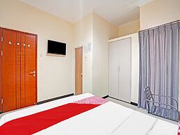 OYO Flagship  90789 Genteng Residence