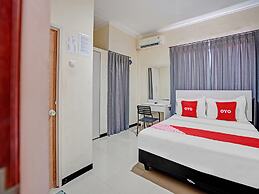 OYO Flagship  90789 Genteng Residence