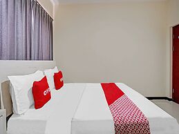 OYO Flagship  90789 Genteng Residence