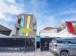 OYO Flagship  90789 Genteng Residence