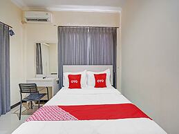 OYO Flagship  90789 Genteng Residence