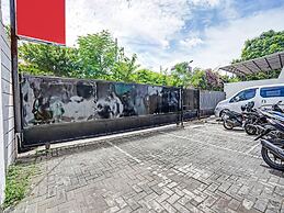 OYO Flagship  90789 Genteng Residence