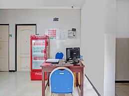 OYO Flagship  90789 Genteng Residence