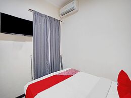 OYO Flagship  90789 Genteng Residence