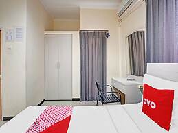 OYO Flagship  90789 Genteng Residence