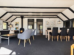 6 Person Holiday Home in Blavand