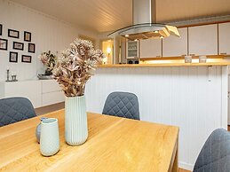 8 Person Holiday Home in Karrebaeksminde-by Traum