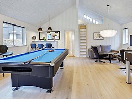 Luxury Beach Retreat in Vaeggerlose