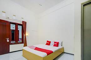 Super OYO Capital O 90151 Guest House 180