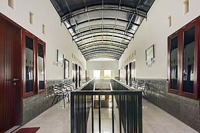 Super OYO Capital O 90151 Guest House 180