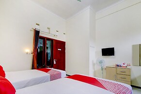 Super OYO Capital O 90151 Guest House 180