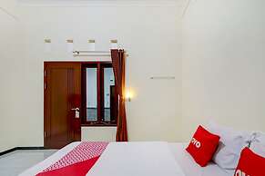 Super OYO Capital O 90151 Guest House 180