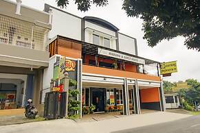 Super OYO Capital O 90151 Guest House 180