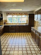 Unwind in Comfort at Cosy Caradus Free Parking