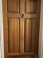 Unwind in Comfort at Cosy Caradus Free Parking