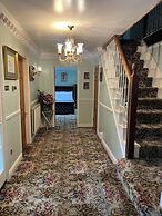 Unwind in Comfort at Cosy Caradus Free Parking