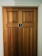 Unwind in Comfort at Cosy Caradus Free Parking