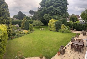 Unwind in Comfort at Cosy Caradus Free Parking