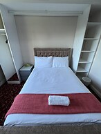 Unwind in Comfort at Cosy Caradus Free Parking