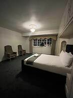 Unwind in Comfort at Cosy Caradus Free Parking