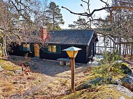 6 Person Holiday Home in Djurhamn