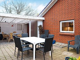 6 Person Holiday Home in Dannemare