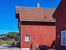 8 Person Holiday Home in Sjernaroy