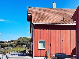 8 Person Holiday Home in Sjernaroy