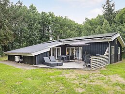 8 Person Holiday Home in Albaek