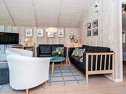 6 Person Holiday Home in Hemmet