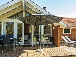 6 Person Holiday Home in Hemmet