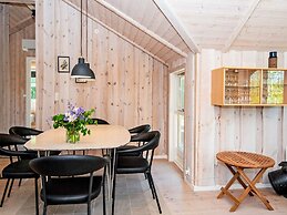 6 Person Holiday Home in Hemmet