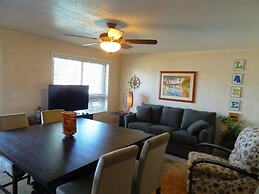 Poolside Queen Cabana with two queen beds, full kitchen and pool acces