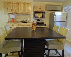 Poolside Queen Cabana with two queen beds, full kitchen and pool acces