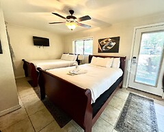 Poolside Queen Cabana with two queen beds, full kitchen and pool acces