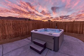 Of Wine & Gods - Hot Tub, Bbq And Fire Pit! 3 Bedroom Home by RedAwnin