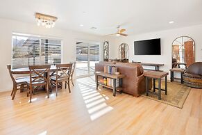 Of Wine & Gods - Hot Tub, Bbq And Fire Pit! 3 Bedroom Home by RedAwnin