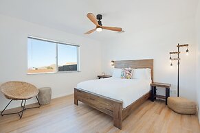 Of Wine & Gods - Hot Tub, Bbq And Fire Pit! 3 Bedroom Home by RedAwnin