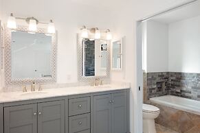 Of Wine & Gods - Hot Tub, Bbq And Fire Pit! 3 Bedroom Home by RedAwnin