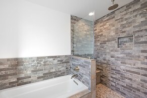 Of Wine & Gods - Hot Tub, Bbq And Fire Pit! 3 Bedroom Home by RedAwnin