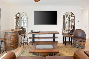 Of Wine & Gods - Hot Tub, Bbq And Fire Pit! 3 Bedroom Home by RedAwnin