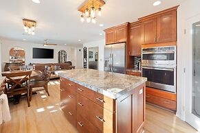 Of Wine & Gods - Hot Tub, Bbq And Fire Pit! 3 Bedroom Home by RedAwnin