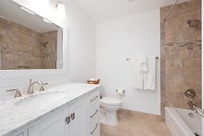 Of Wine & Gods - Hot Tub, Bbq And Fire Pit! 3 Bedroom Home by RedAwnin